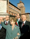 Il Presidente Ciampi con la moglie Franca davanti al Castello Estense