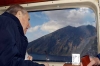Il Presidente Ciampi osserva, da bordo dell'elicottero, il vulcano Stromboli protagonista delle recenti colate laviche