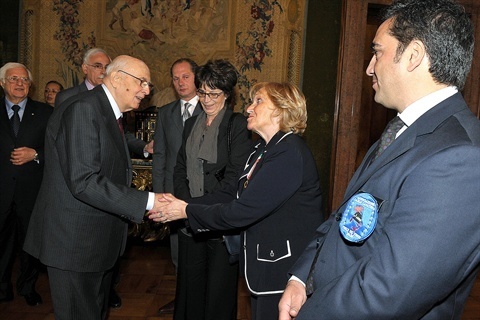 Il Presidente Giorgio Napolitano con una rappresentanza di familiari delle vittime del terrorismo  in occasione della cerimonia del Giorno della Memoria  | Palazzo del Quirinale 09/05/2011