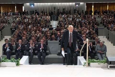 Il Presidente Giorigo Napolitano poco prima di rivolgere il suo indirizzo di saluto in occasione del convegno "Luigi Spaventa. La sua vita, le sue passioni, le sue lezioni" | Milano 27/09/2013