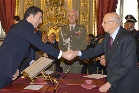 Il Presidente Giorgio Napolitano con Matteo Renzi, Presidente del Consiglio dei Ministri nel corso del Giuramento | Palazzo del Quirinale 22/02/2014