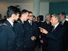 Intervento alla cerimonia di inaugurazione dell'anno accademico 1999-2000 dell'Accademia Aeronautica di Pozzuoli - Il Presidente Ciampi si intrattiene con alcuni Allievi dell'Accademia.