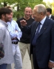 Il Presidente Ciampi conversa con alcuni giovani ospiti della Comunità di San Patrignano.