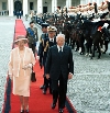 S.M. la Regina Elisabetta II  con il Presidente della Repubblica Carlo Azeglio Ciampi durante l'arrivo al Quirinale.