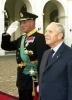 Il Presidente Ciampi e S.M. il Re di Norvegia Harald V ascoltano l'Inno Nazionale all'arrivo nel Cortile d'Onore del Quirinale