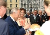 Il Presidente Ciampi al suo arrivo al Palazzo Presidenziale riceve il benvenuto ufficiale con l'offerta del pane e del sale, quale segno tradizionale di ospitalità.