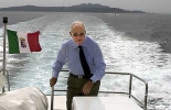 Il Presidente Ciampi al suo arrivo a La Maddalena a bordo della nave "Argo".