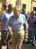 Il Presidente Ciampi, circondato dai giornalisti, lascia l'Ammiragliato per una escursione sull'isola.