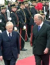 Il Presidente della Repubblica Carlo Azeglio Ciampi  con S.M. Alberto II, Re del Belgio, durante la cerimonia ufficiale di benvenuto.
