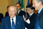 Il Presidente Ciampi al termine del suo intervento con le Autorità istituzionali, politiche, civili e militari.