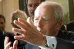 Il Presidente Ciampi all'uscita da Palazzo Breydel