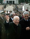 Il Presidente Ciampi, a fianco il Presidente della Regiona Campania Antonio Bassolino, al termine della cerimonia, dopo aver reso omaggio al Sacrario, nel 60°anniversario della battaglia.