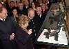 Il Presidente Ciampi, in compagnia della moglie Franca, durante la visita al Centro di Arte Orafa "Il Tari".