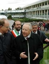Il Presidente Ciampi,d urante la visita al Centro di Arte Orafa "Il Tari", accompagnato da Gianni Carità, Presidente del Centro e dal Sindaco Filippo Fecondo.