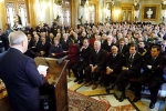 Il Presidente Ciampi durante il suo intervento nella Sala Sciuti, in occasione dell'incontro con le Autorità civili, politiche, religiose ed i Sindaci della Provincia