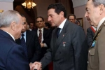 Il Presidente Ciampi con i Gen. Ficuciello e Fraticelli, al termine della cerimonia alla Caserma della Brigata Sassari "La Marmora".