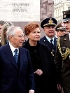 I Presidenti della Repubblica Italiana e di Lettonia Carlo Azeglio Ciampi e Vaira Vike-Freinberga, davanti al Monumento della Libertà dopo aver reso omaggio ai Caduti
