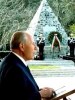 Il Presidente Ciampi durante il suo intervento a Moriago della Battaglia. Sullo sfondo: il Monumento ai Ragazzi del 99 e ai Caduti della Prima Guerra Mondiale