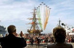 L'applauso del Presidente Ciampi e della moglie Franca al termine delle celebrazioni per il 50°anniversario del ricongiungimento della città all'Italia.