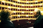 Il Presidente Ciampi con la moglie Franca ammirano il rinnovato Teatro alla Scala, durante la visita di oggi