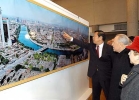 Il Presidente Ciampi con la moglie Franca durante la visita alla mostra "Sulla via di Tianjin:1000 anni di relazioni tra Italia e Cina", accompagnati dal Sindaco della città cinese,Dai Xianglong, all'Istituto Italiano di Cultura.