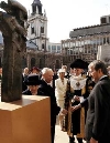 Il Presidente Ciampi con la moglie Franca, Lord Mayor e Vittorio Merloni, durante la cerimonia di consegna di due opere scultoree di Duilio Campellotti.