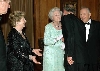 Il Presidente Ciampi e la  moglie Franca, nella foto con S.M. la Regina Elisabetta II, il consorte Filippo, Duca di Edimburgo ed il Principe Carlo, durante il ricevimento di restituzione all'Ambasciata italiana.