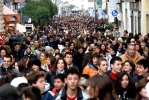 L'incontenibile folla su via Roma per l'arrivo del Presidente della Repubblica Carlo Azeglio Ciampi e della moglie Franca nella citt&#224; siciliana