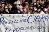 L'attesa dei giovani scolari per l'arrivo in città del Presidente della Repubblica Carlo Azeglio Ciampi e della moglie Franca