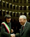 Il Presidente Ciampi con il Sindaco della citt&#224; Piera Capitelli al termine del suo intervento al Teatro Fraschini