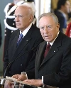 Il Presidente Ciampi con il Presidente della Repubblica Ellenica Karolos Papoulias, durante le dichiarazioni alla stampa.
