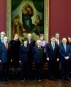 Il Presidente Ciampi con i Capi di Stato firmatari dell'Articolo &quot;Uniti per l'Europa&quot;, durante la visita alla Pinacoteca &quot;Alte Meister&quot;, posano per la foto di rito davanti al capolavoro di Raffaello &quot;Madonna Sistina&quot;.