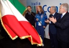 Un momento della cerimonia di consegna della Bandiera da parte del Presidente Ciampi.