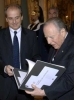 Il Presidente Ciampi riceve una raccolta fotografica dal Presidente dell'Associazione Nazionale Costruttori Edili, in occasione dell'incontro per il 60&#176; anniversario di fondazione dell'ANCE.