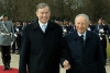 I Presidenti della Repubblica d'Italia e Germania, Horst Kohler e Carlo Azeglio Ciampi a Schloss Bellevue durante la cerimonia di accoglienza
