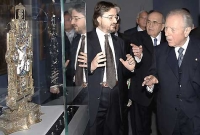 Il Presidente Ciampi, accompagnato dall'On. Francesco Merloni, durante la visitra in forma privata alla Mostra &quot;Gentile da Fabriano e l'altro Rinascimento&quot;.