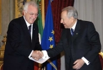 Il Presidente Ciampi con Annibale Marini, Presidente della Corte Costituzionale Italiana, in occasione dell'incontro con i Presidenti delle Corti Costituzionali estere.