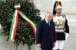 Il Presidente Ciampi all'Altare della Patria, rende omaggio al Milite Ignoto in occasione del 61&#176;anniversario della Liberazione