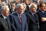Il Presidente Ciampi durante i funerali delle vittime di Nassiriya. Nella foto con Marini, Bertinotti, Berlusconi e Prodi.