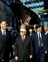Il Presidente Ciampi durante la visita al porto.