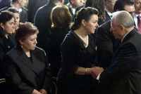 Il Presidente Ciampi ai funerali dei tre militari uccisi a Nassiriya. Nella foto, il Presidente con i familiari del giovane Lattanzio
