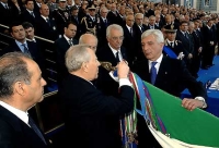 Il Presidente Ciampi consegna la Medaglia d'Oro al Valor Civile alla Bandiera della Polizia di Stato, in occasione del 154&#176; Anniversario di Fondazione
