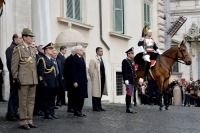Il Presidente Sergio Mattarella durante il cambio della Guardia d'Onore al Palazzo del Quirinale da parte del Reggimento Corazzieri,  per il 154° anniversario della Giornata dell'Unità Nazionale