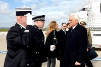 Il Presidente Sergio  Mattarella al suo arrivo all'Aeroporto di Orly, in occasione della visita nella  Repubblica Francese e all'Agenzia Spaziale Europea