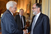 Il Presidente Sergio  Mattarella con Maurizio Costa, Presidente della Federazione Italiana Editori Giornali (FIEG)