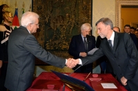 Il Presidente Sergio  Mattarella con il Ministro delle Infrastrutture e dei Trasporti Graziano Delrio durante il Giuramento
