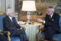 Il Presidente Sergio Mattarella nel corso dei colloqui con l'Ambasciatore d'Italia presso la Santa Sede Daniele Mancini