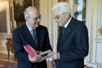 Il Presidente Sergio Mattarella con Enrico Malato, Presidente del Centro di studi per la ricerca letteraria, linguistica e filologica Pio Rajna