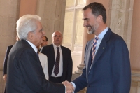 Il Presidente Sergio Mattarella accolto dal Re di Spagna S.M. Felipe VI