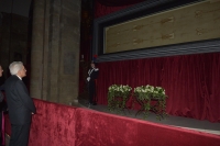 Il Presidente Sergio Mattarella osserva un minuto di raccoglimento davanti alla Santa Sindone
